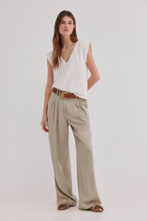 Hoss Intropia Mabel. T-shirt com aba Ecru