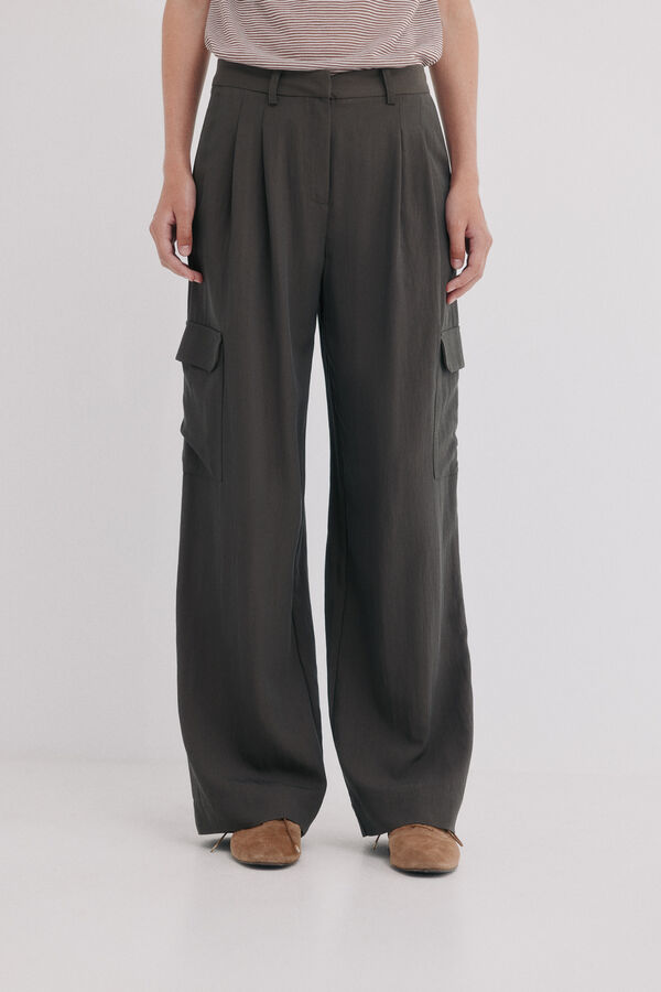 Hoss Intropia Patricia. Cal&ccedil;a fluida Cinzento
