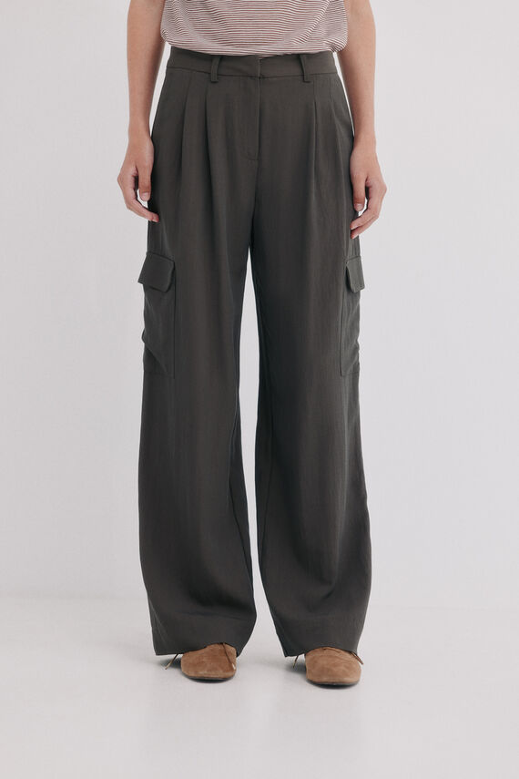 Patricia. Pantalón fluido