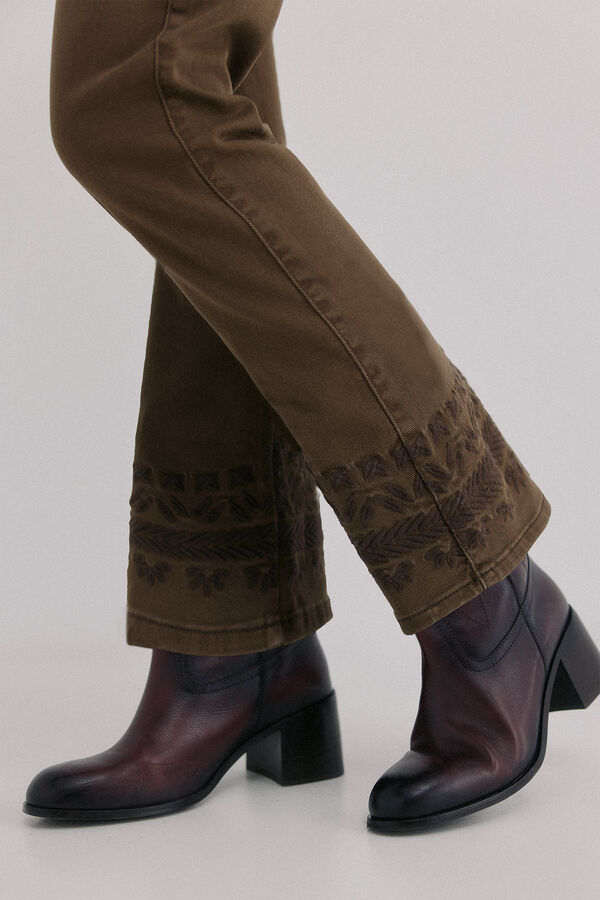 Hoss Intropia Basilea. Vaqueros bootcut Marron