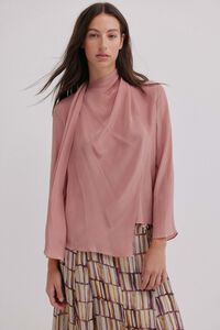 Hoss Intropia Guiado. Blusa com decote cruzado assimétrico