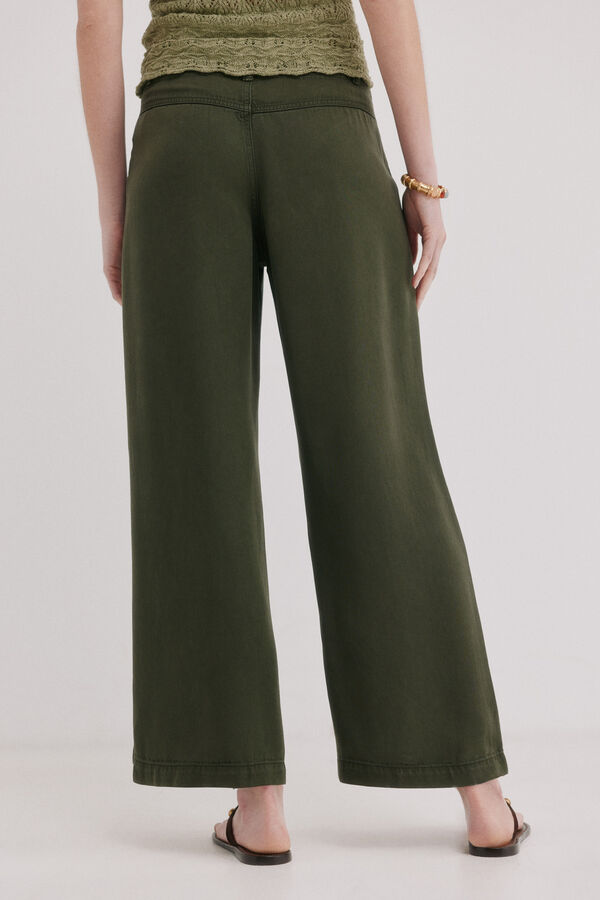 Hoss Intropia Paris. Cal&ccedil;a fluida Verde