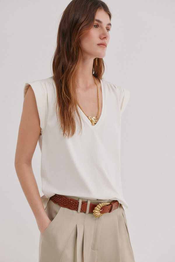 Hoss Intropia Mabel. T-shirt com aba Ecru