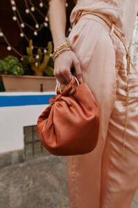 Hoss Intropia Nora. Bolso de sat&eacute;n