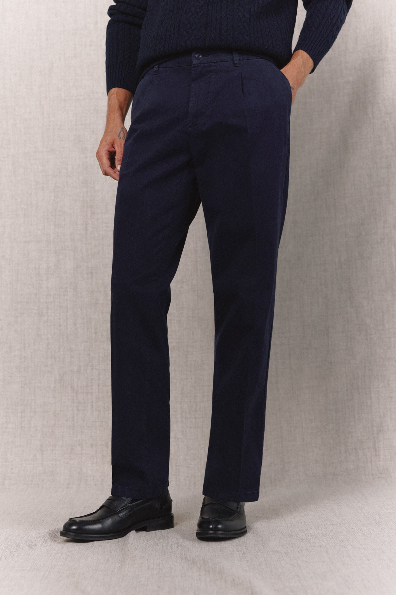 OOTO Pantal&oacute;n jogger con gomas y pinza regular fit