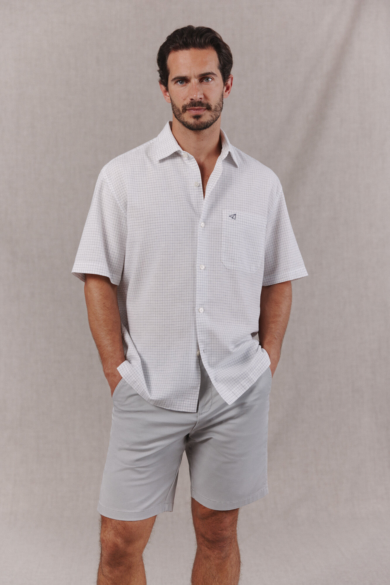 OOTO Camisa em algod&atilde;o e linho com padr&atilde;o xadrez de manga curta