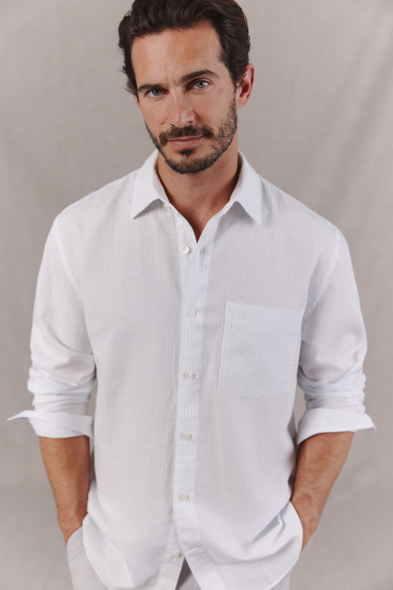 OOTO Camisa em algod&atilde;o e linho &agrave;s riscas de manga comprida