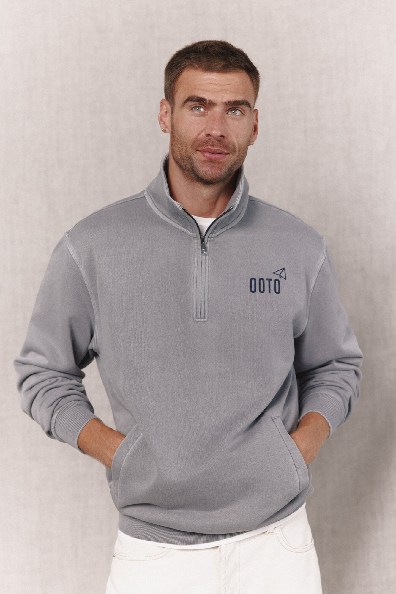 OOTO Sweatshirt gola com fecho-&eacute;clair