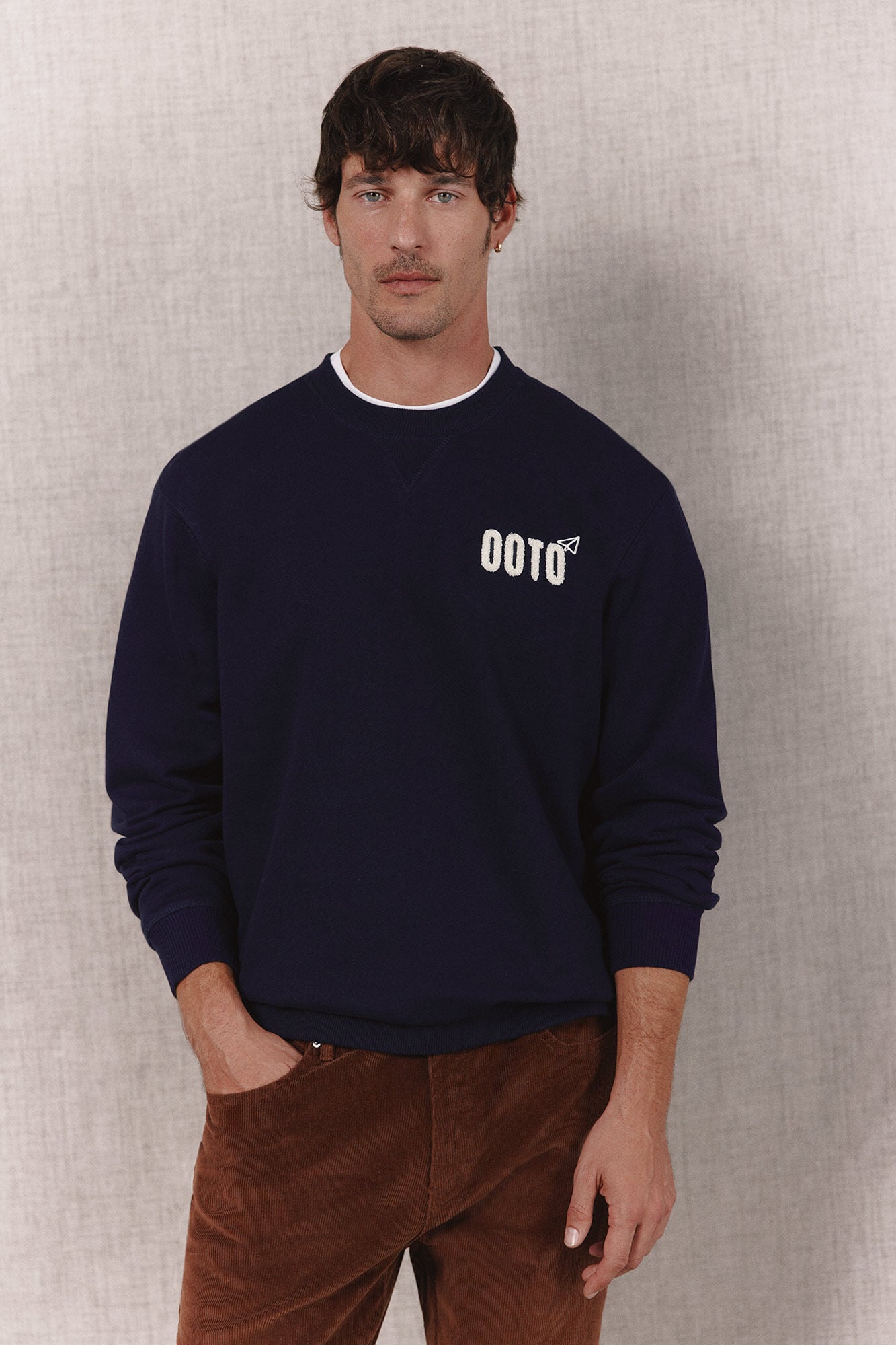 OOTO Sudadera logo bordado cuello caja