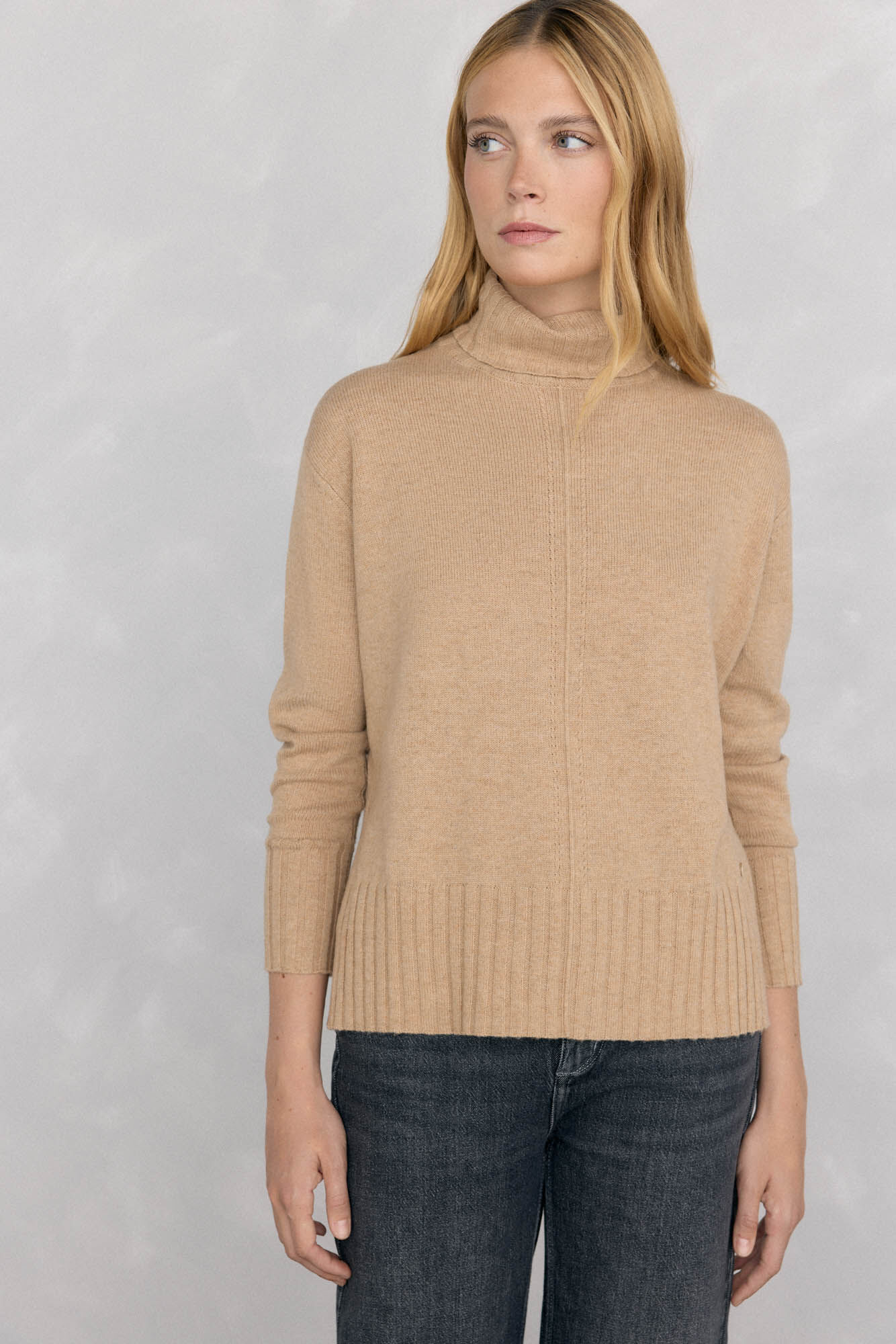 Pedro del Hierro wool neck sweater with center seam