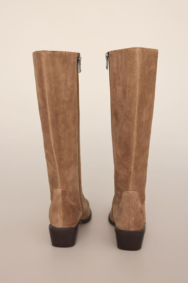 Pedro del Hierro High equestrian style boot with hem heel in split leather Beige