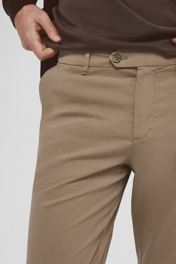 Pedro del Hierro Calças chino premium flex corte regular Beige