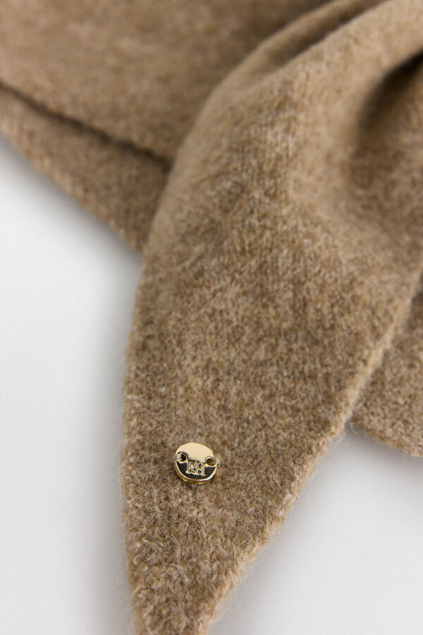 Pedro del Hierro triangle shawl Beige