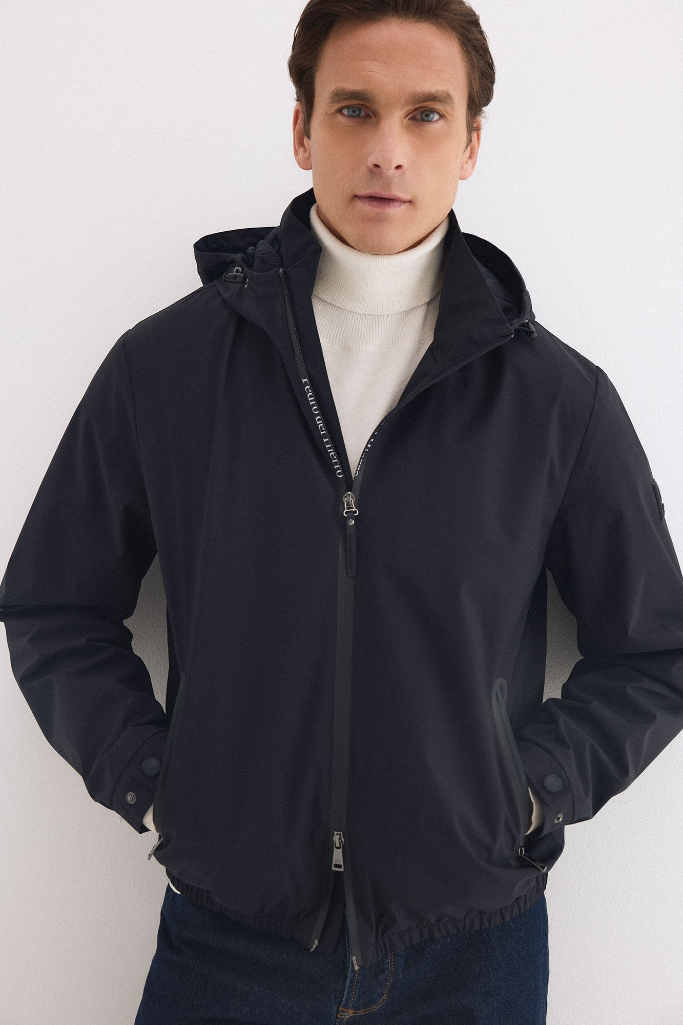 Pedro del Hierro Technical lightweight hooded jacket