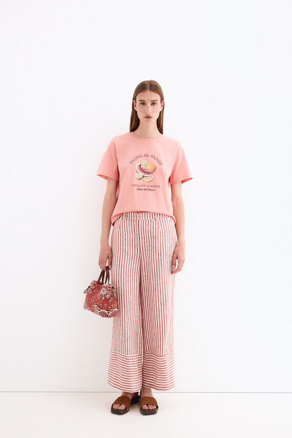 Camiseta manga corta con estampado frontal