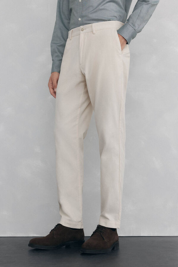Pedro del Hierro Calça calças chino de veludo veludo leve e slim fit Ecru