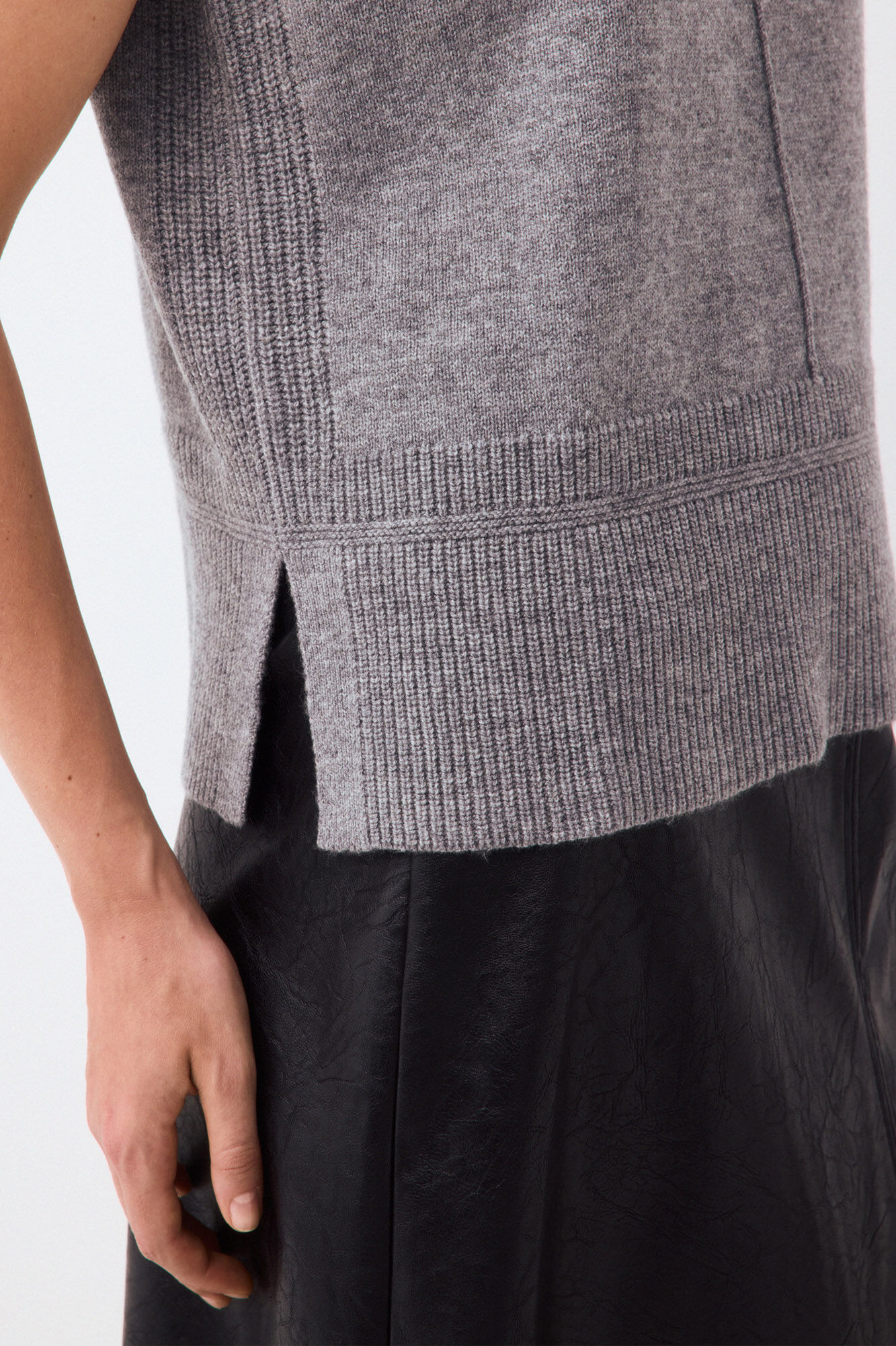 Pedro del Hierro Central seam knit gilet