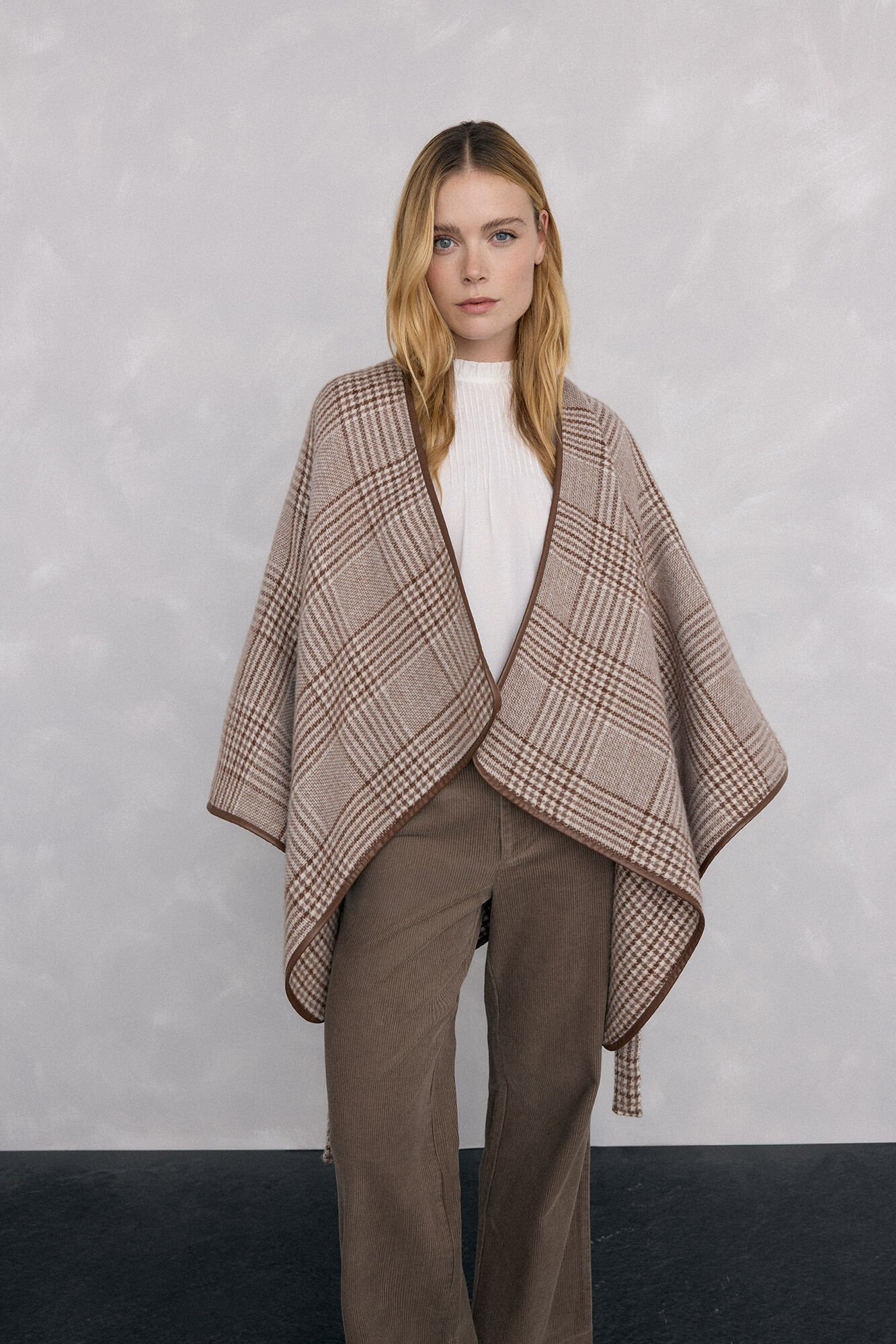 Pedro del Hierro Plaid poncho