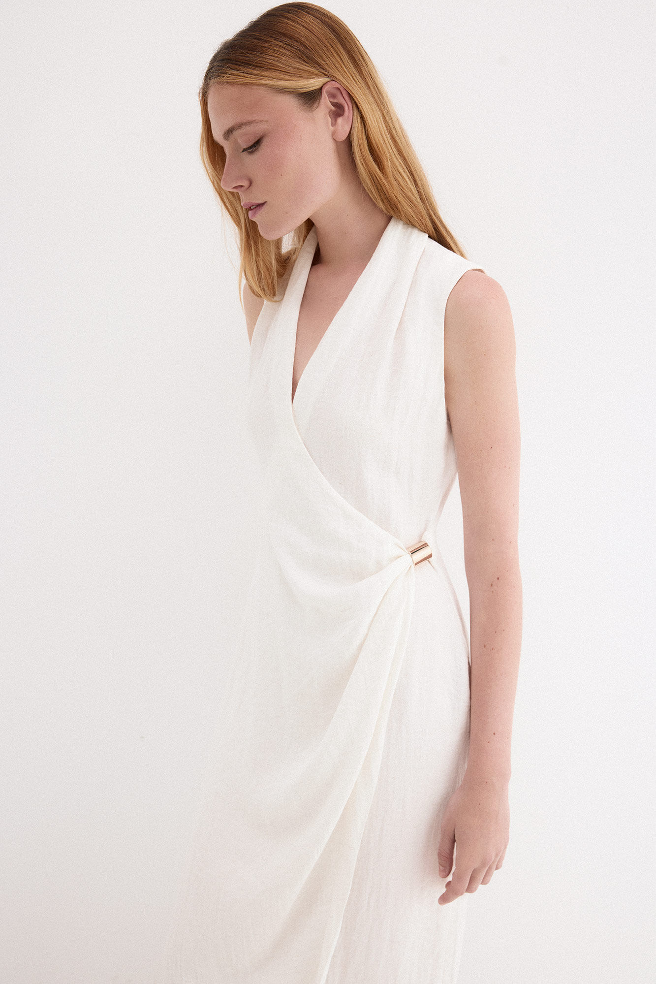 Pedro del Hierro Vestido efeito cruzado com pe&ccedil;a dourada