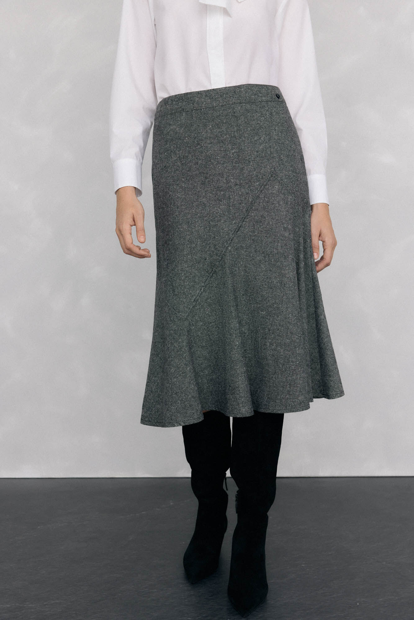 Pedro del Hierro Skirt cuts with hem hem