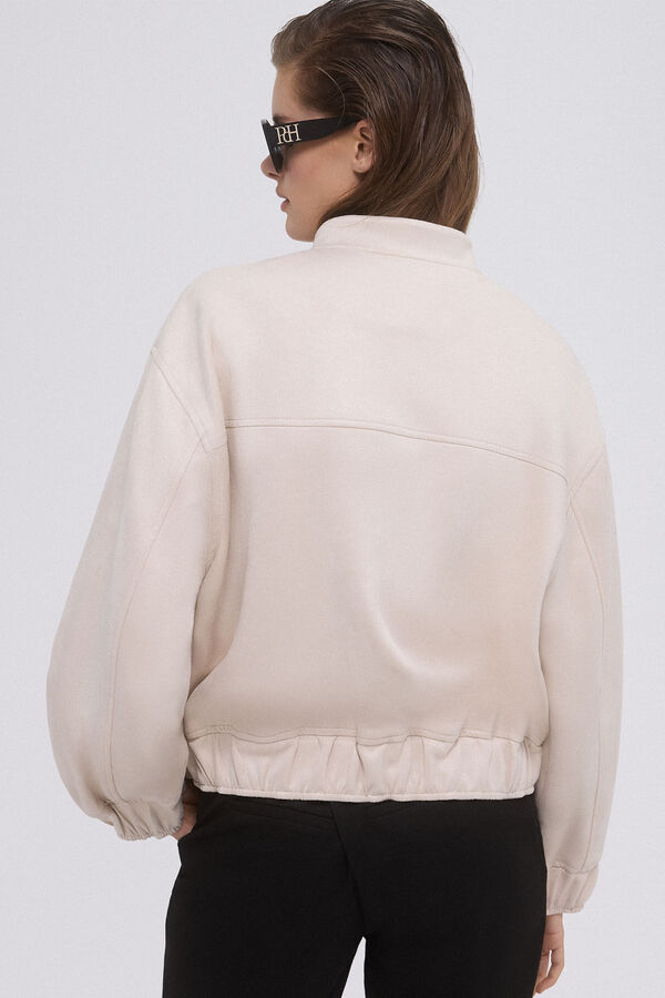 Pedro del Hierro Bomber efecto ante Beige