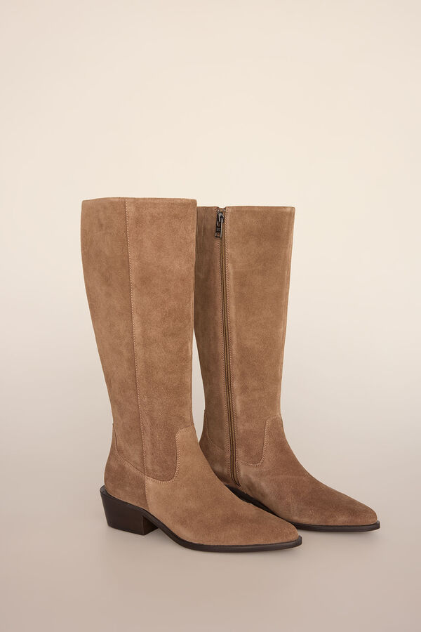 Pedro del Hierro High equestrian style boot with hem heel in split leather Beige