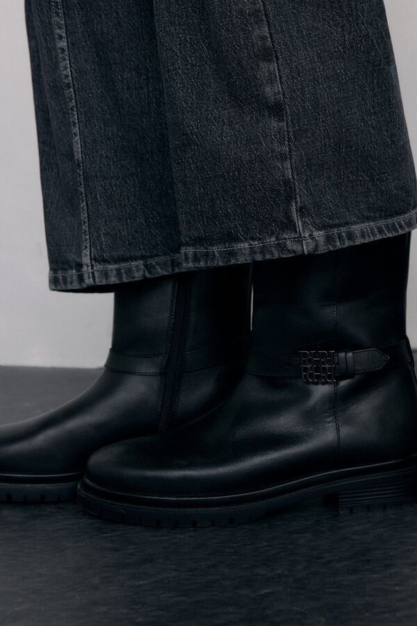 Pedro del Hierro Botin plano de piel con hebilla de logo Negro
