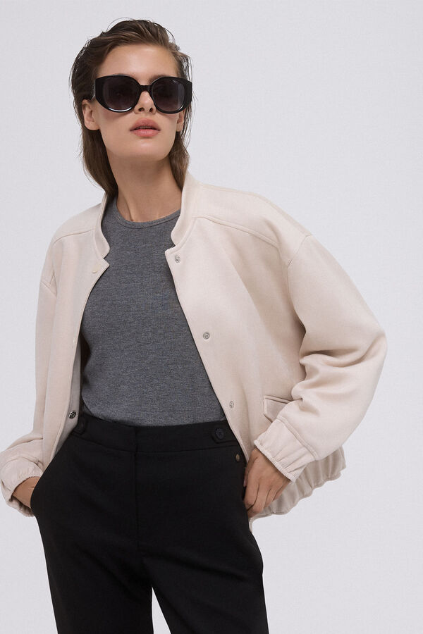 Pedro del Hierro Bomber efecto ante Beige