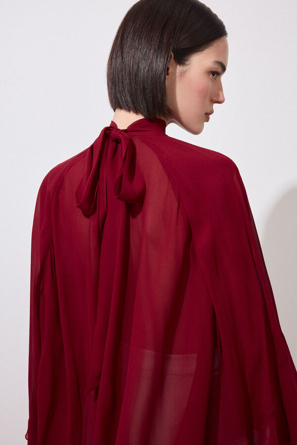 Pedro del Hierro Capa volantes lisa Burdeos