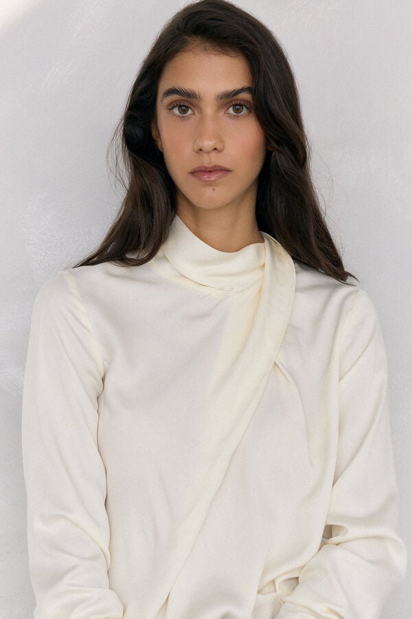 Pedro del Hierro Blusa satén cuello subido Crudo