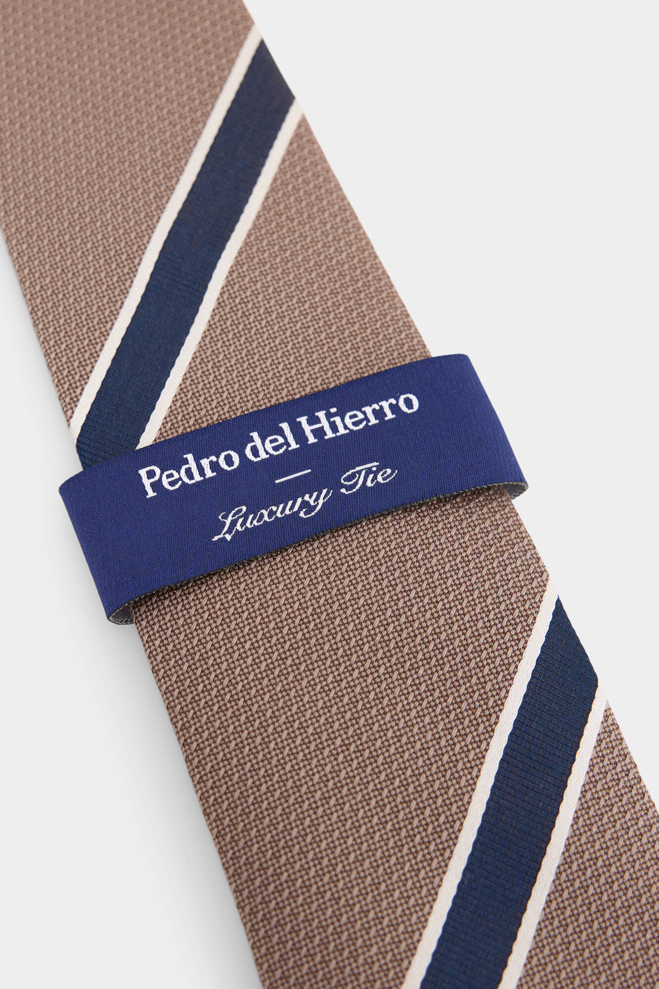 Pedro del Hierro Gravata em seda natural