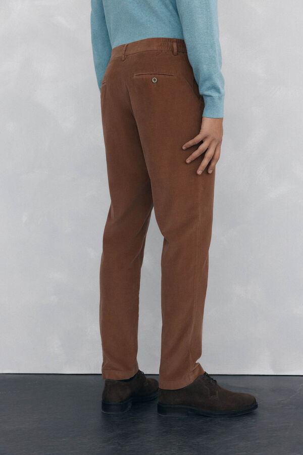 Pedro del Hierro Calça calças chino de veludo veludo leve e slim fit Marrom