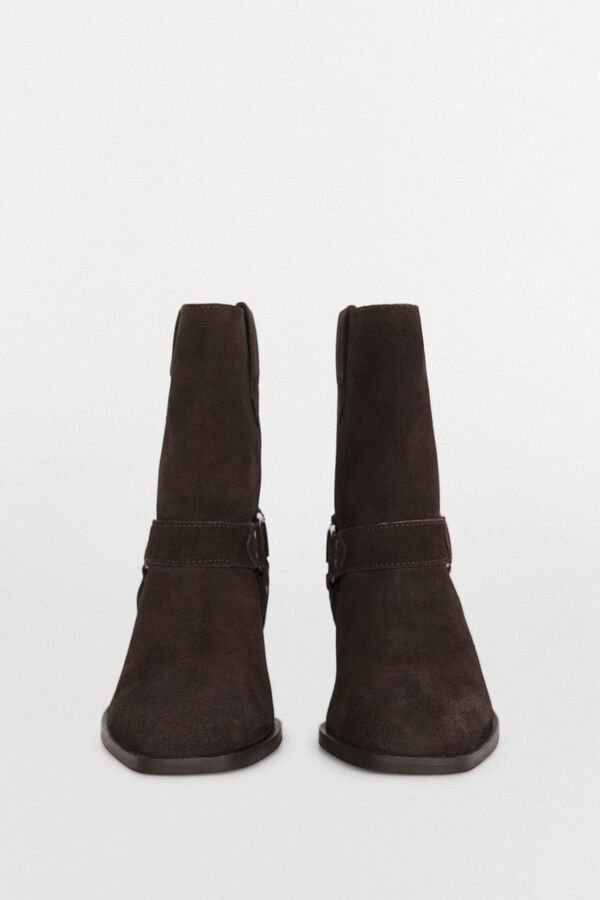 Pedro del Hierro Cowboy leather ankle boots with underwired and studs Brown