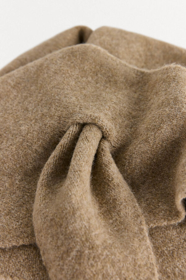 Pedro del Hierro triangle shawl Beige