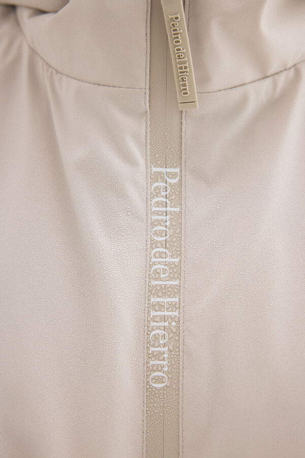 Pedro del Hierro Technical lightweight hooded jacket Beige