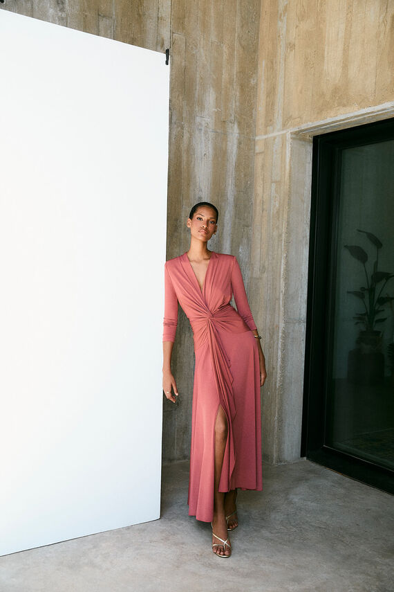 Vestido fluido detalle nudo
