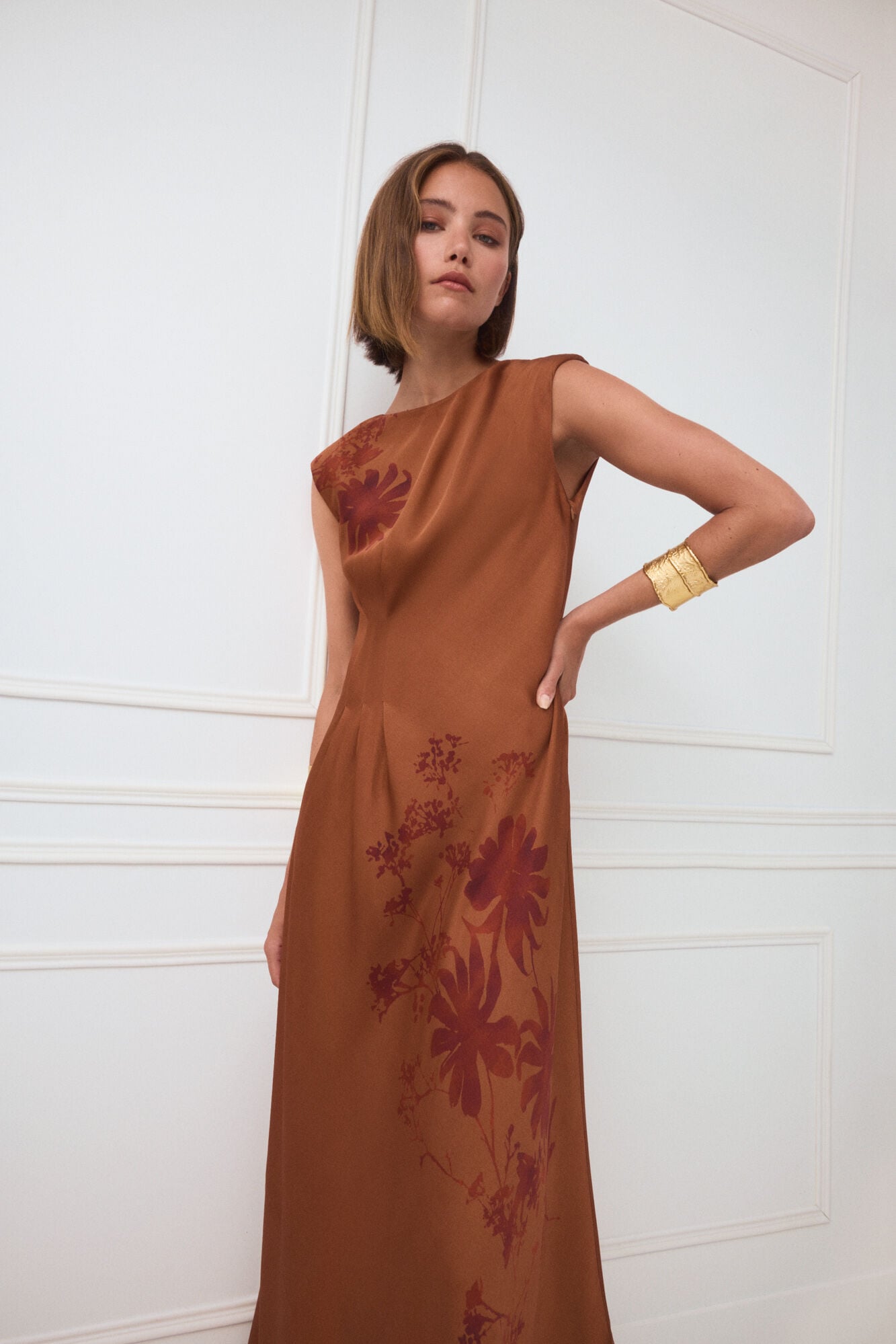TFP by Tamara Falc&oacute; Vestido midi com flor posicionada