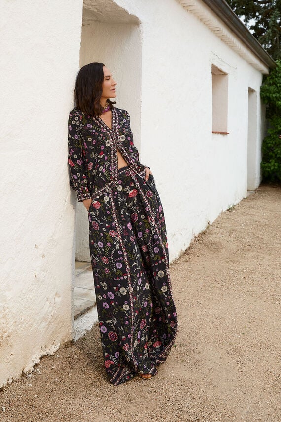 Blusa estampada con cenefas