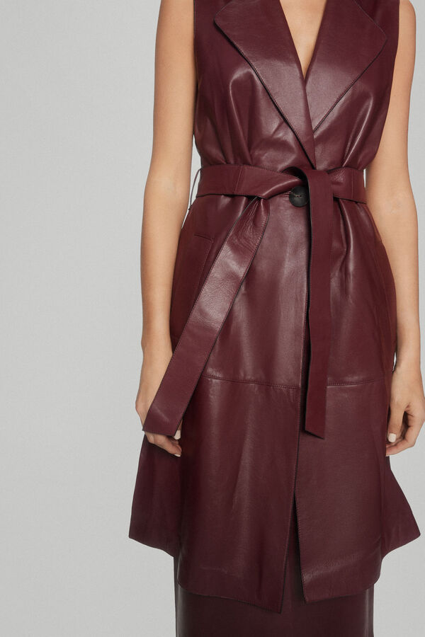 Pedro del Hierro Nappa trench waistcoat Burgundy
