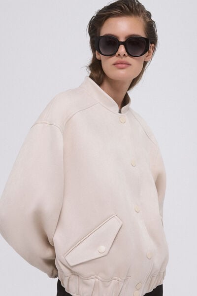 Pedro del Hierro Bomber efecto ante Beige