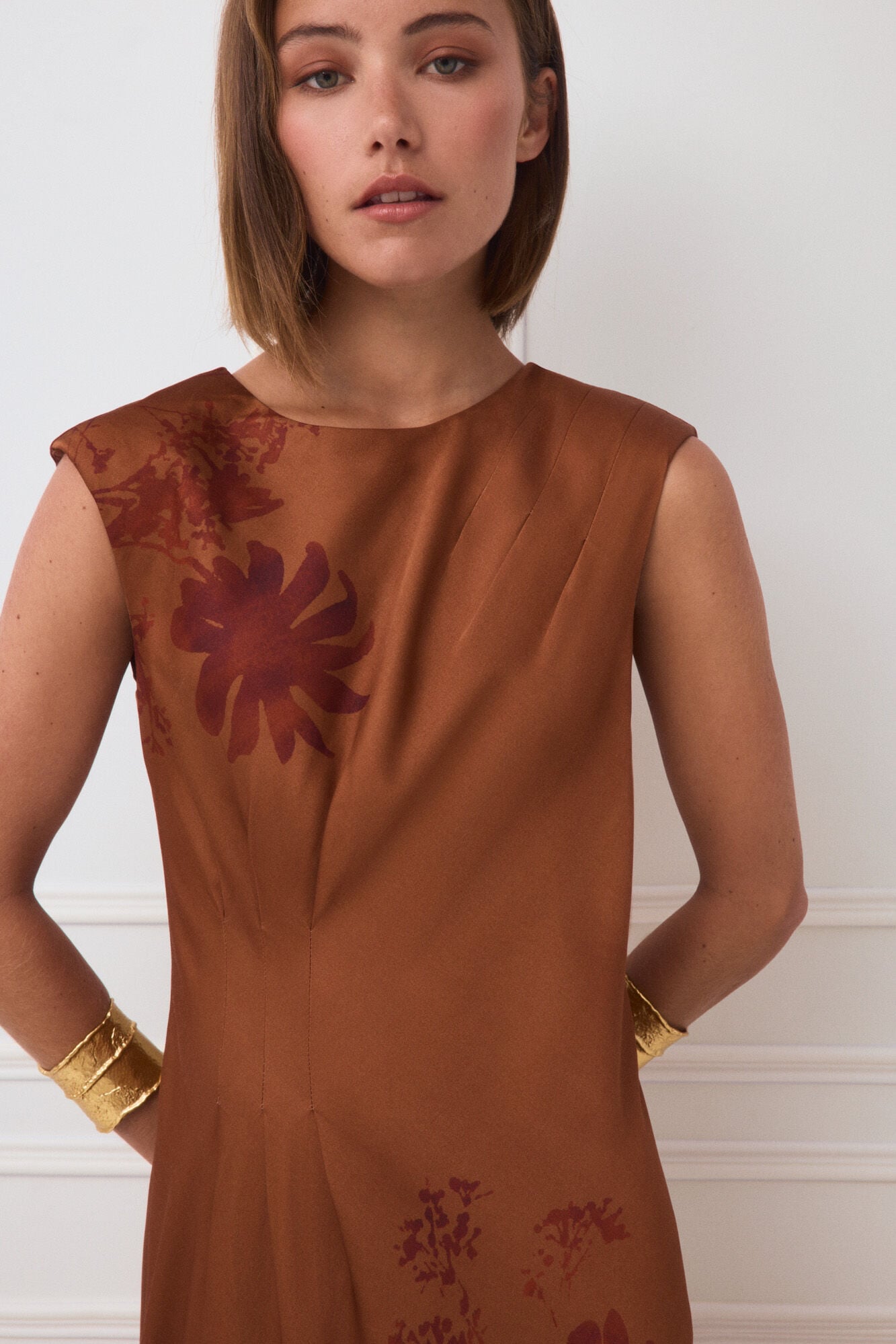TFP by Tamara Falc&oacute; Vestido midi com flor posicionada
