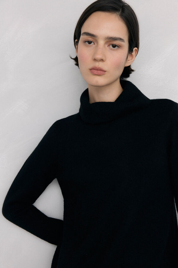 Pedro del Hierro Jersey-Knit dress with lace detail at the hem. Black