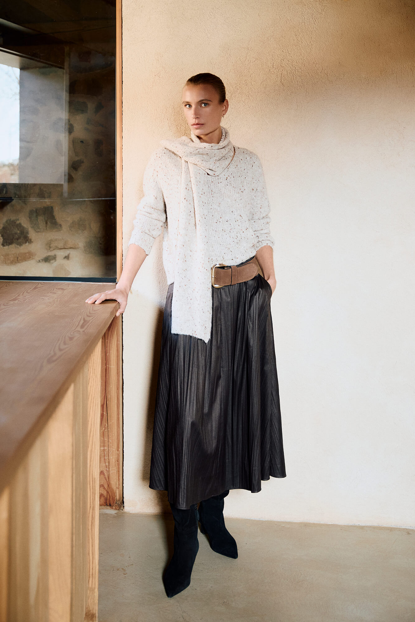 Pedro del Hierro Long wrinkled effect leather skirt