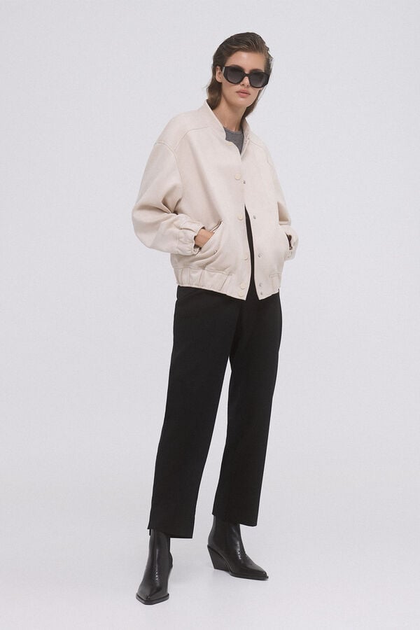 Pedro del Hierro Bomber efecto ante Beige