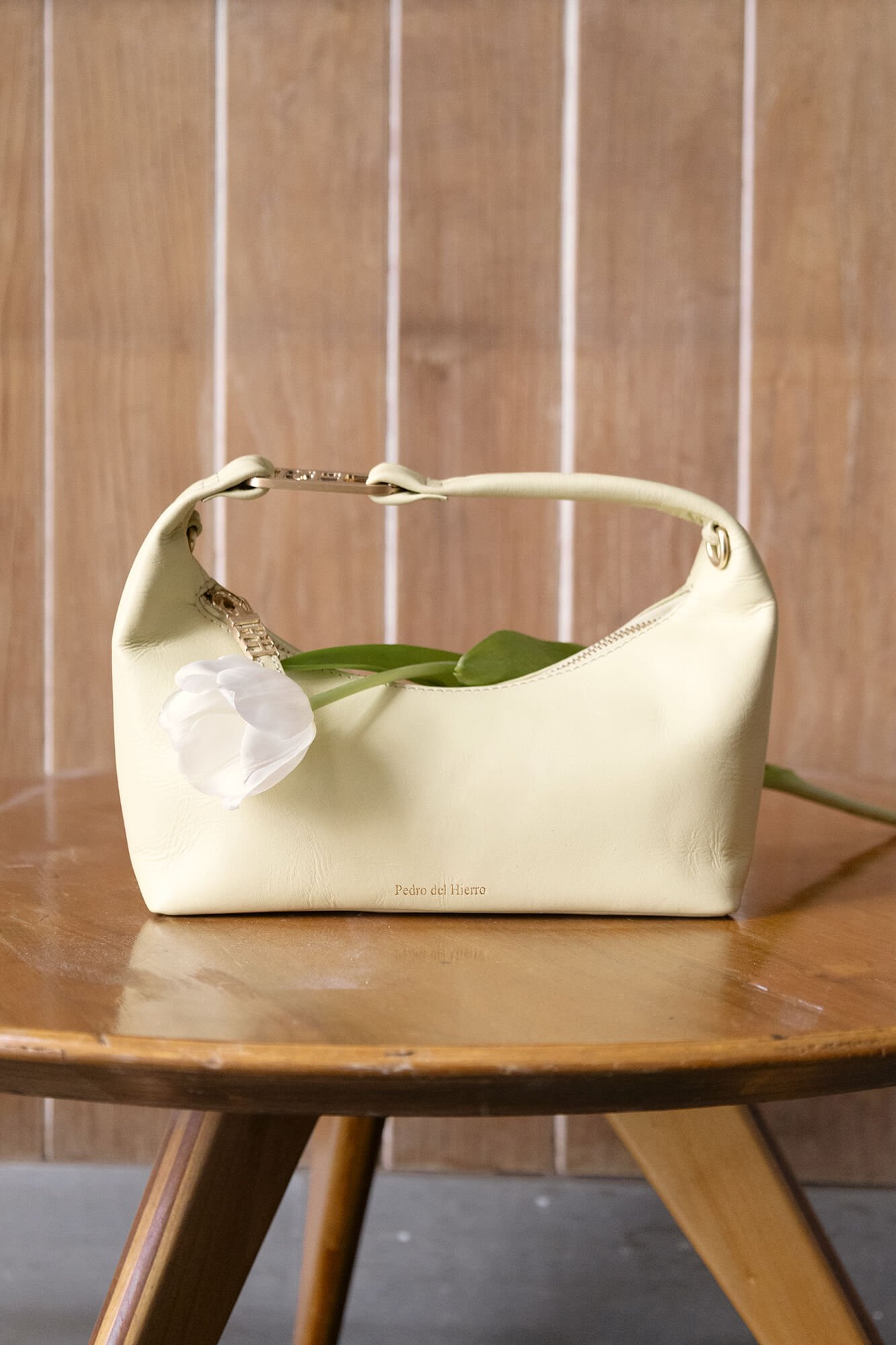 Pedro del Hierro Mala meia-lua em pele