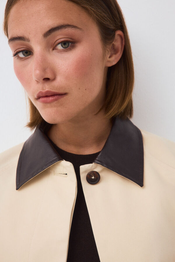 Pedro del Hierro Gabardina comprida com gola de contraste Beige