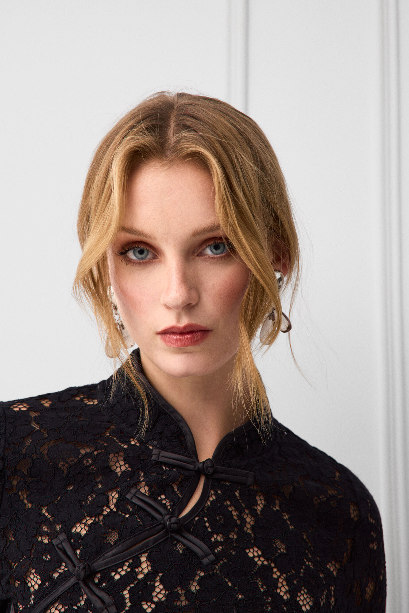 TFP by Tamara Falc&oacute; Oriental lace blouse
