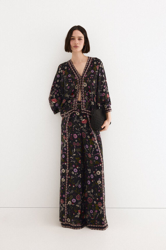 Blusa estampada con cenefas