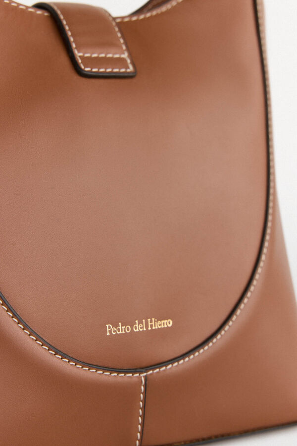 Pedro del Hierro leather bucket crossbody Beige