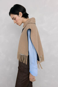 Pedro del Hierro Midi cape with fringes